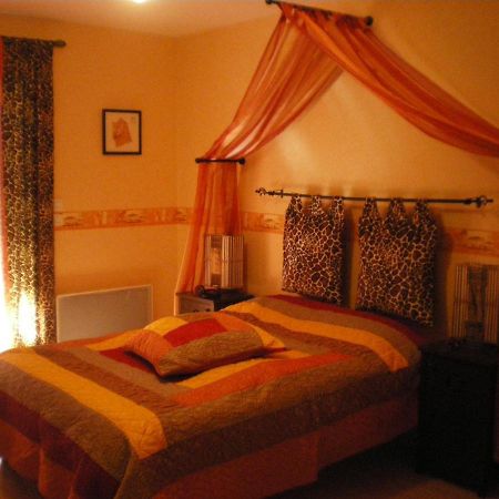 La Cle Des Champs Bed & Breakfast Largillay Exterior photo