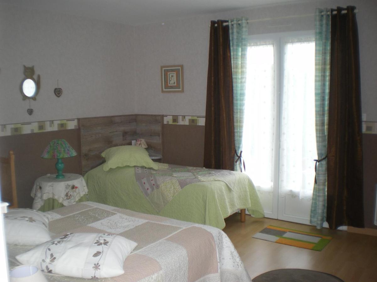 La Cle Des Champs Bed & Breakfast Largillay Exterior photo